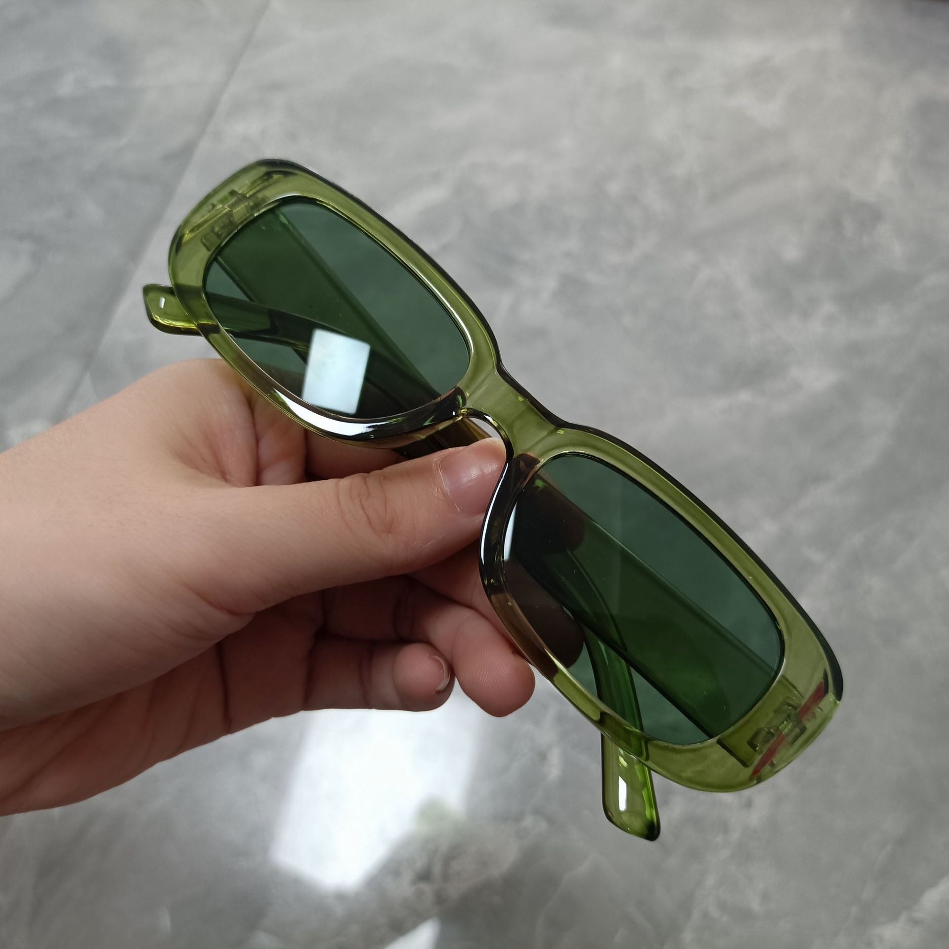 Fashionable women's sunglasses with small boxes, personalized men's sunglasses, sun protection and UV protection glasses